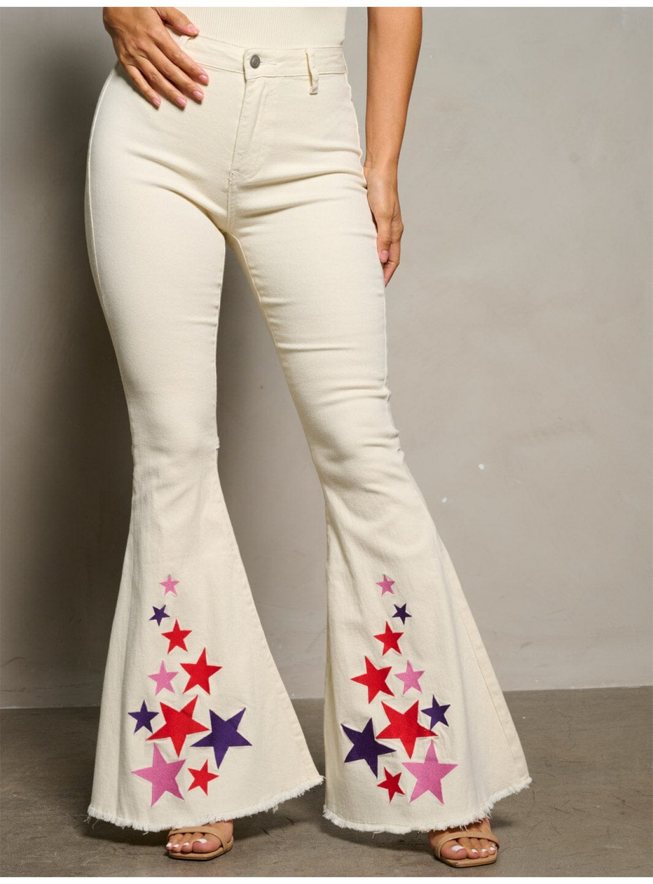 WOMEN'S BUTTON CLOSURE BELL LEGS STARS PRINT DENIM PANTS