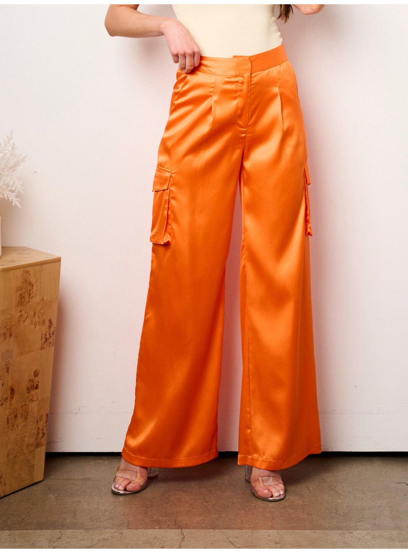 WOMEN'S BUTTON CLOSURE CARGO POCKETS WIDE LEG PANTS